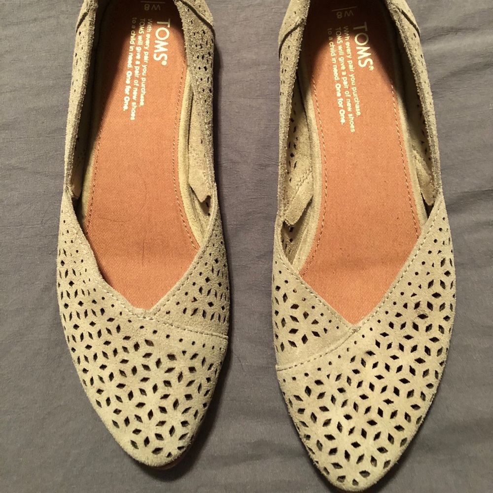 NEW Never Used Nude color Toms Size 8